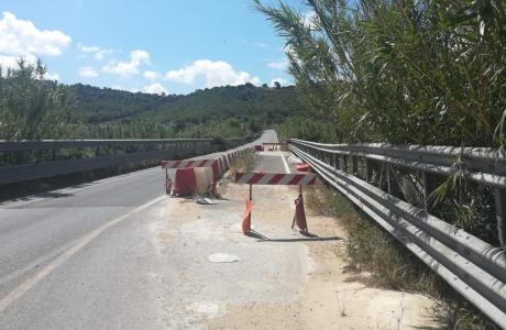 Ponte sul fiume Ippari