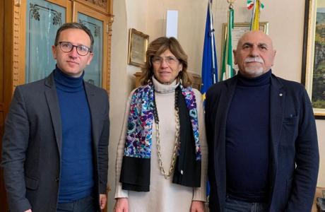 Il Presidente Giuseppe Santocono e il Segretario Carmelo Caccamo insieme al Commissario Straordinario del Libero consorzio comunale, Patrizia Valenti 